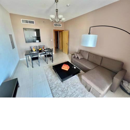Brand new 1BR Apartment with big balcony/ Smart TV