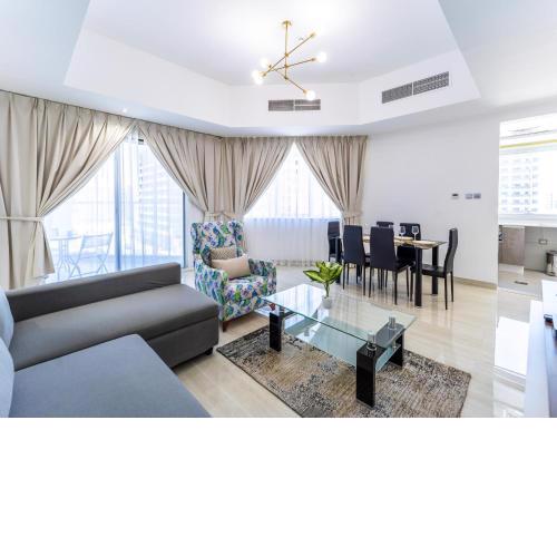 Brand New 2 BR w King Beds Free Parking and Wifi