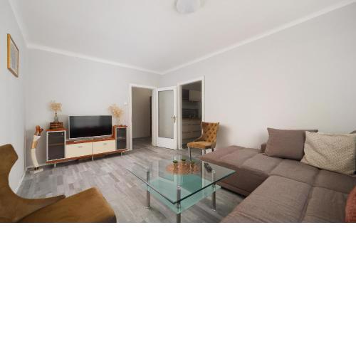 Brand-New Apartments on Shopping Street in Schönbrunn with Lift Access