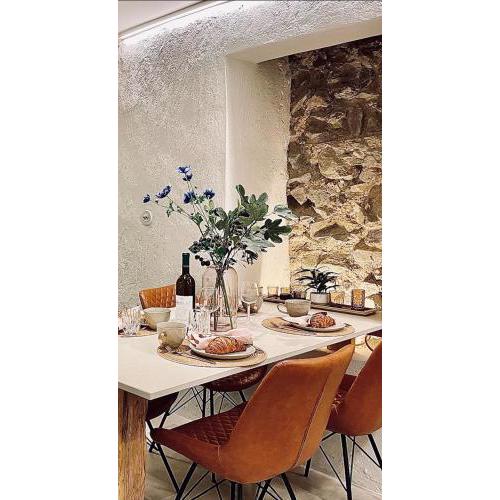 Brand NEW Design & High Standard Apt from 16th Century in Old Town