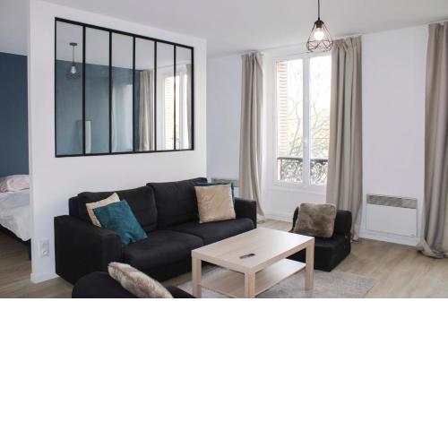 Brand new Parisian nest near the Arc de Triomphe