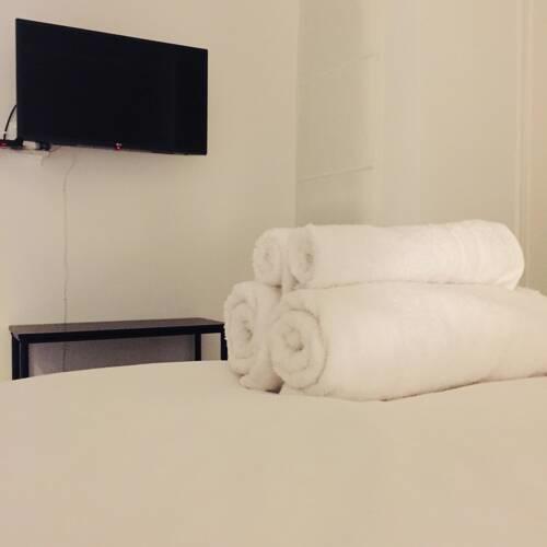 Brand New Quiet Studio, Vodafone TV + good WIFI !