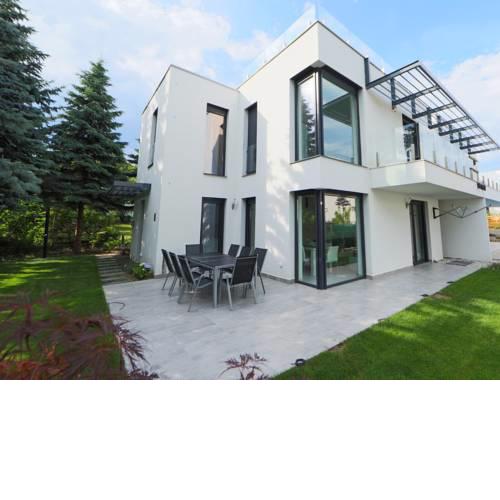 #Brand New#Luxury Garden House in the Center#