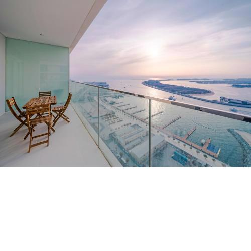 Breathtaking Atlantis view, Spacious 2BR on beach