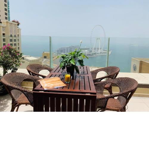 Breathtaking sea view, beachfront apartment, 2 bedrooms