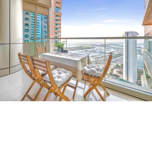 Breathtaking sea-view condo in Dubai Marina - Palm Views!