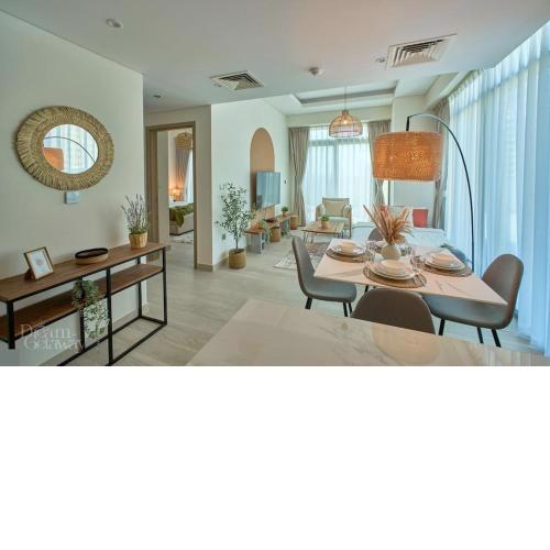 Bright 1BDR Massive Terrace Overlooking Downtown