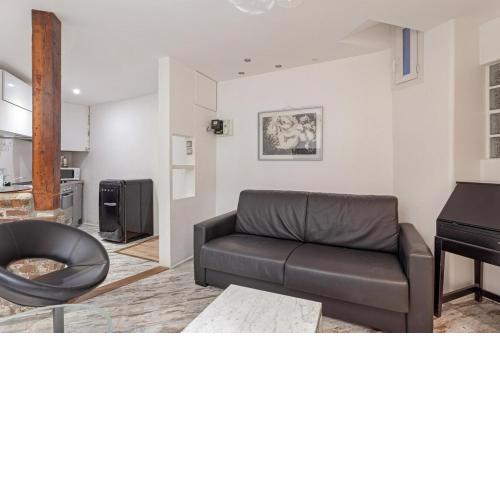 Bright 2 Bedroom Apartment in Paris