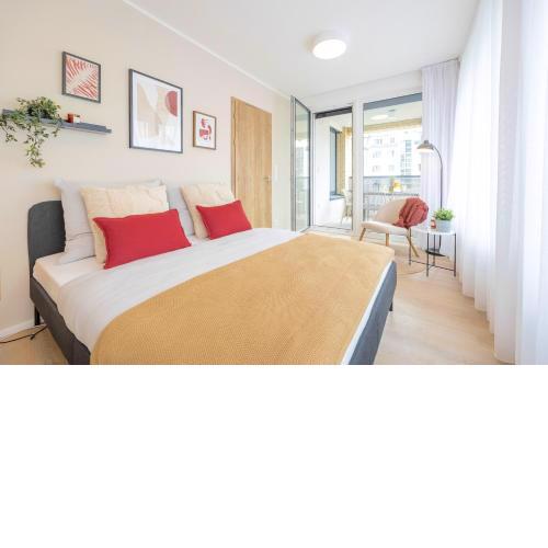 Bright 2BR - 4th floor, Balcony, Free Parking by Gravity Prague