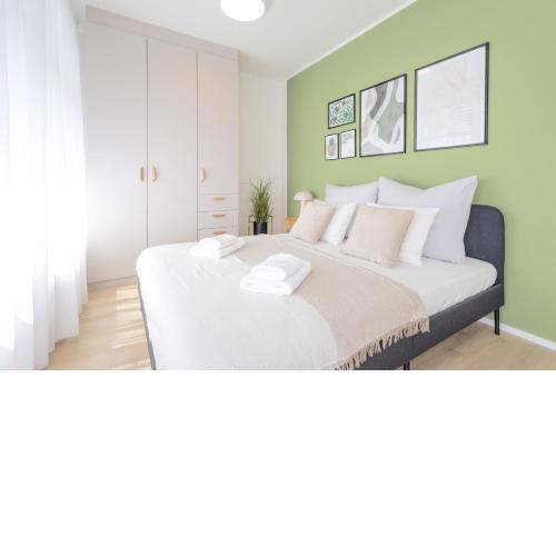 Bright 2BR - 8th floor, Balcony, Free Parking - by Gravity Prague