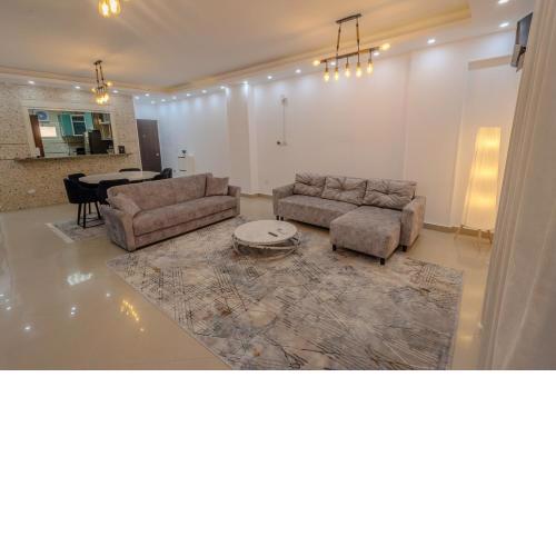 Bright Airy Apt - Pristine Gem