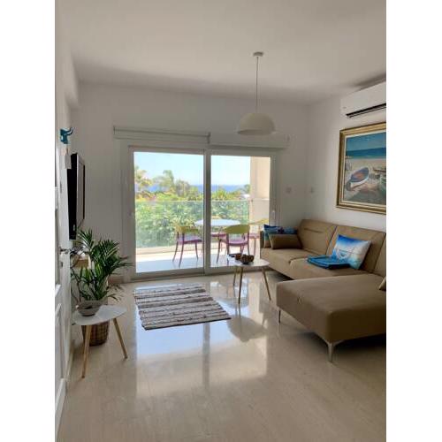 Bright and Breezy Beachside Apartment