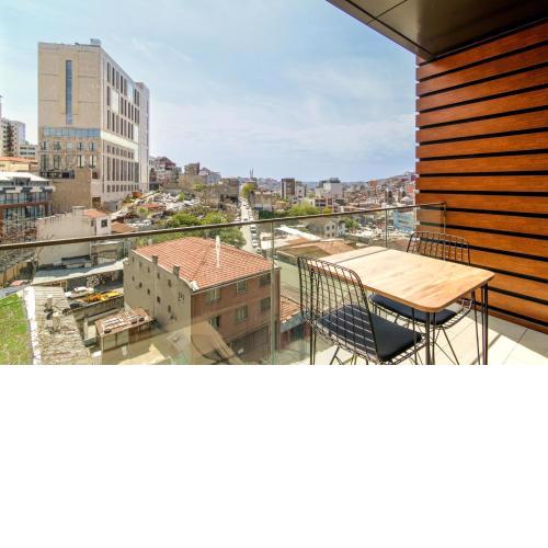 Bright and Centrally Located Flat in Sisli
