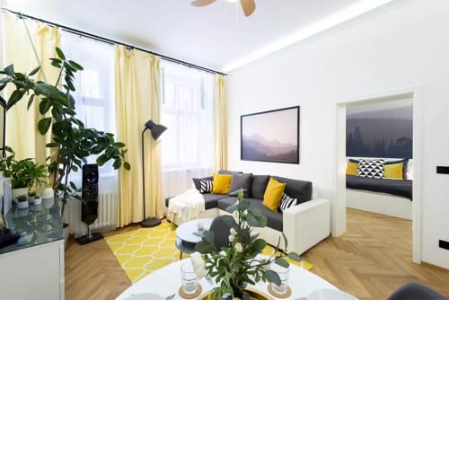 Bright And Colorful Apt Under Vyšehrad Castle with Netflix!