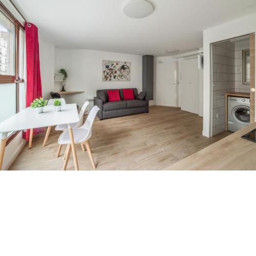Bright and cosy flat at the heart of Paris in a trendy district - Welkeys