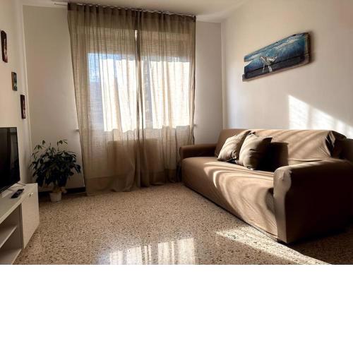 Bright and cosy flat near large park - free parking spaces nearby / appreciated by guests / excellent location