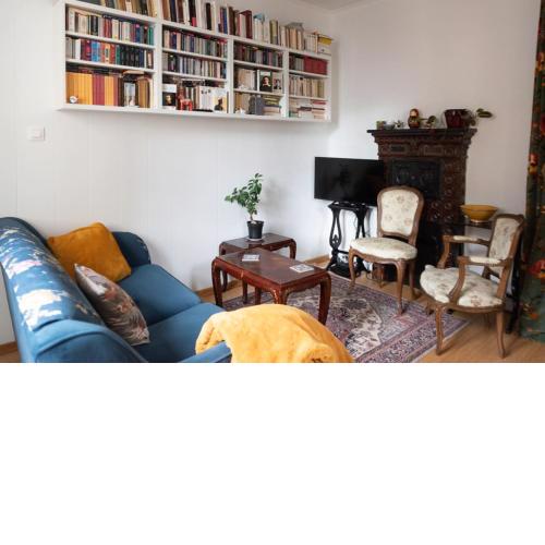 Bright and cozy apt in the heart of Belleville