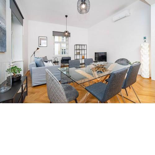 Bright and designed Apartment in the Center