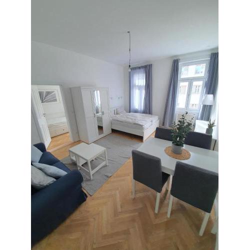 Bright and Quiet Apartments, Just 10 Minutes to U4, U6 and Schönbrunn Palace