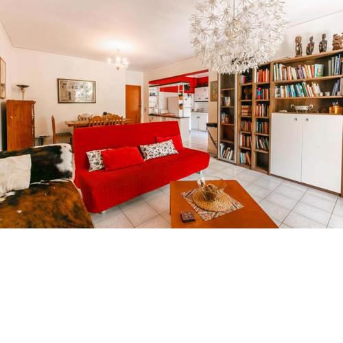 Bright And Spacious Flat, 5 Min From The Beach