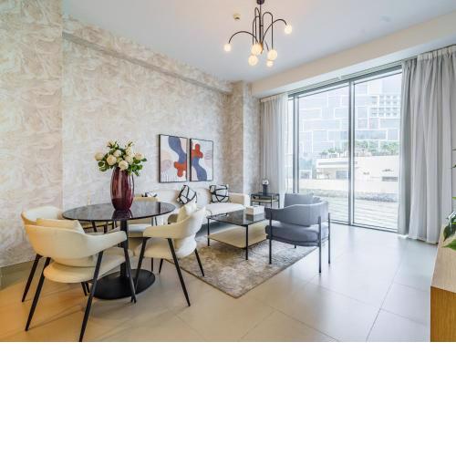 Bright and Splendid 1BR with Marina View