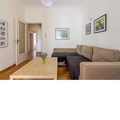Bright apartment for 4 ppl in city center