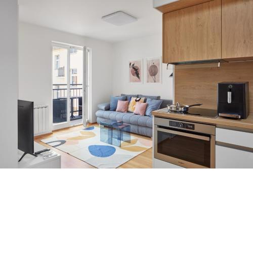 Bright Apartment in New Town by Prague Days