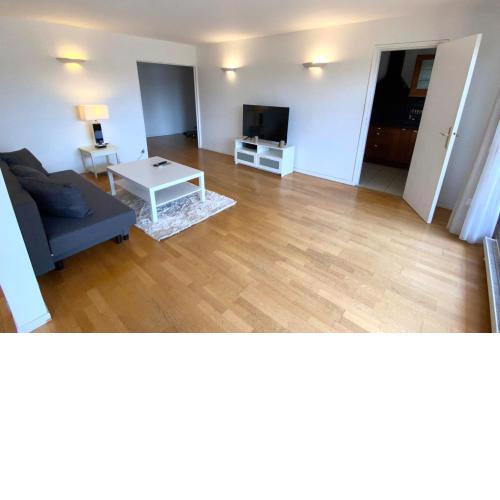 Bright apartment near Place de la Nation