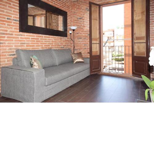 Bright apartment near Sagrada Familia