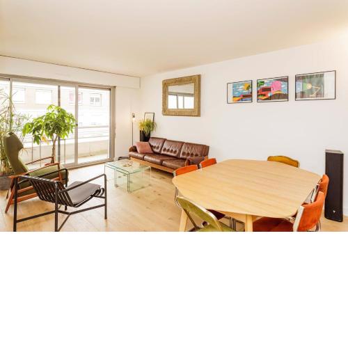 Bright apartment with double terrace