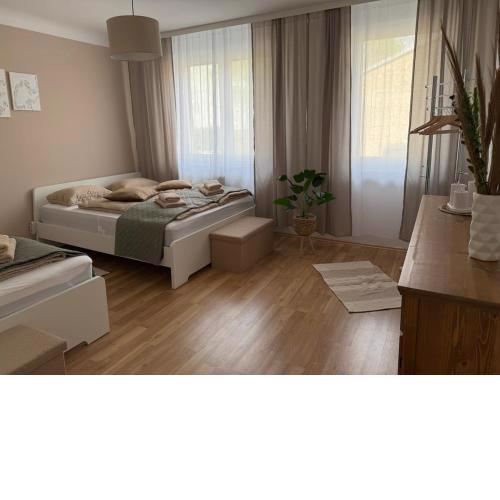 Bright apartment with parking near Schönbrunn