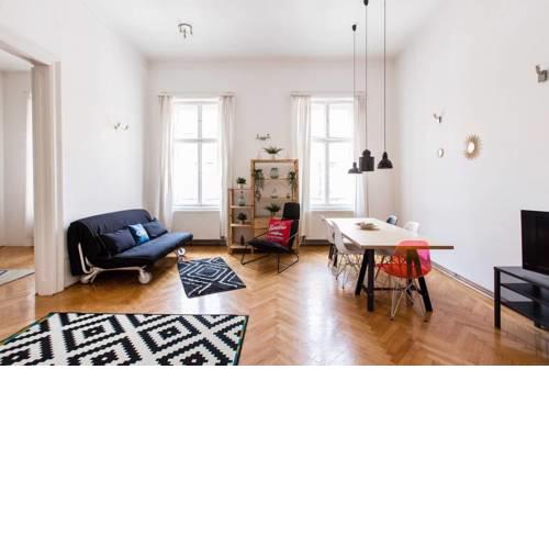 Bright apt in Jewish quarter near Andrassy
