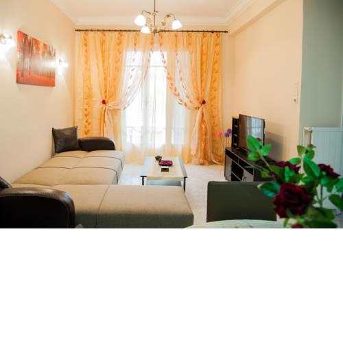 Bright apt in Thisseio 4mins from the train station