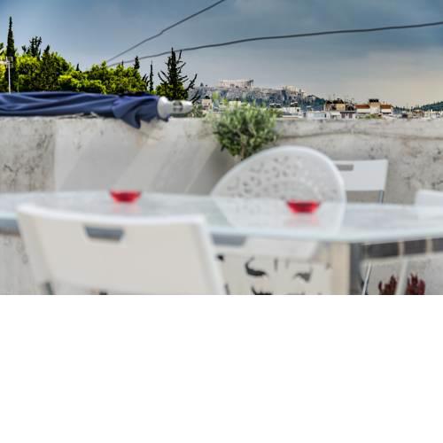 Bright Apt. with an Acropolis view roof garden