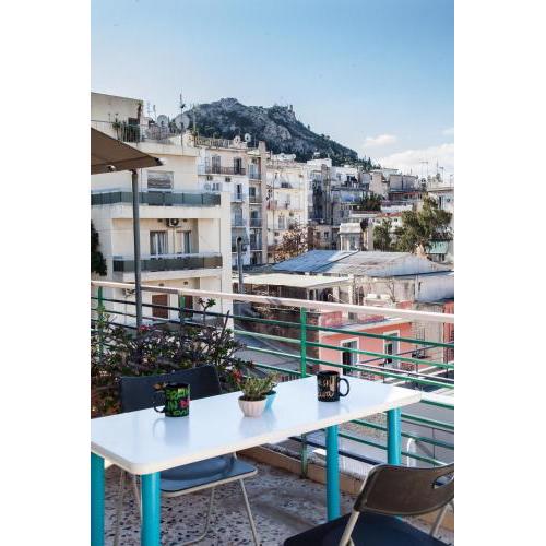 Bright apt. with lovely view in Lycabettus!