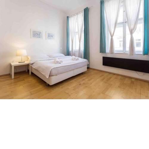 Bright Central Apartment