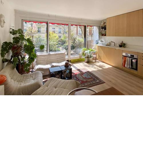 Bright cocoon with terrace near Belleville