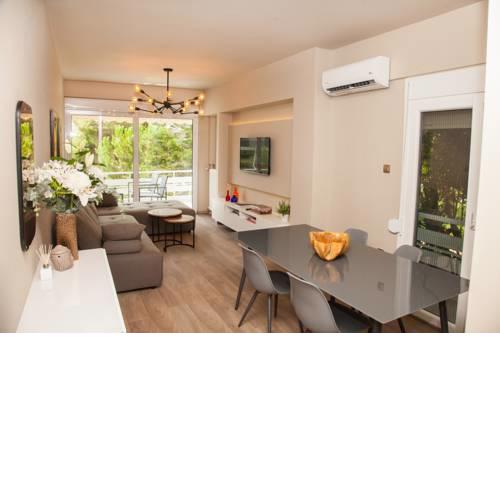 Bright Cozy Aprt in Glyfada