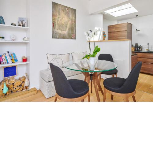 Bright flat with balcony in the heart of the 7th arrondissement of Paris