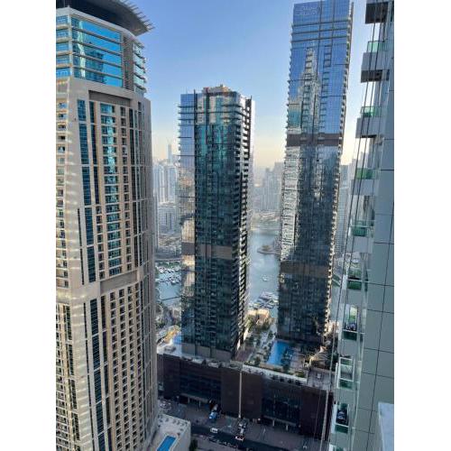 Bright Luxury 2BR Aprt Dubai Marina with Balcony & Free Parking