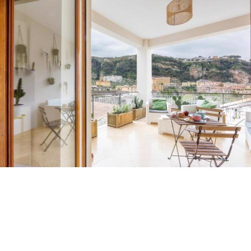 Bright & Modern in the heart of Sorrento's Old Town