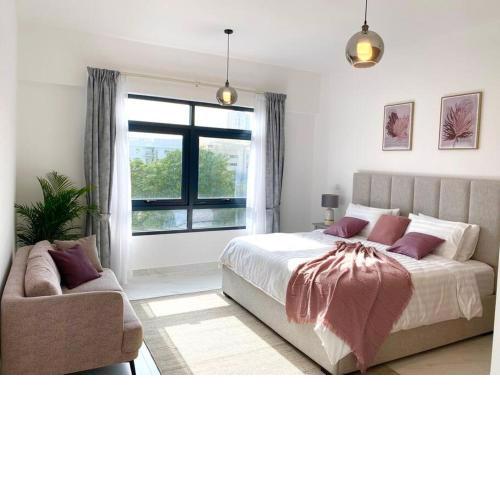 Bright & Relaxing 2 BR Apartment with Easy Access