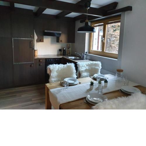 Bright renovated studio - 1 min from the slopes!