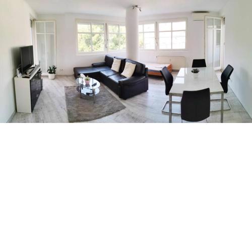 Bright, Spacious Apartment 3 bedroom, Garage