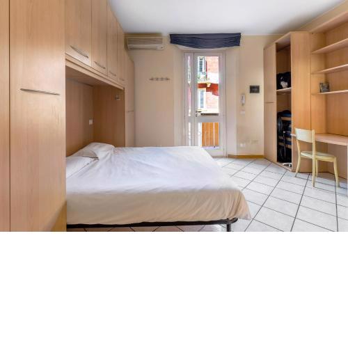 Bright Studio with balcony by Wonderful Italy