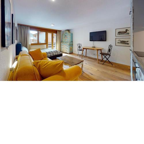 Bright studio with balcony & view to the Matterhorn