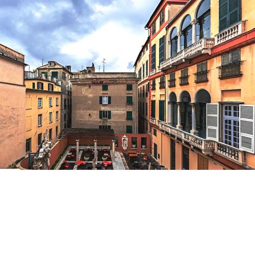 Bright window vista su Palazzo Rosso