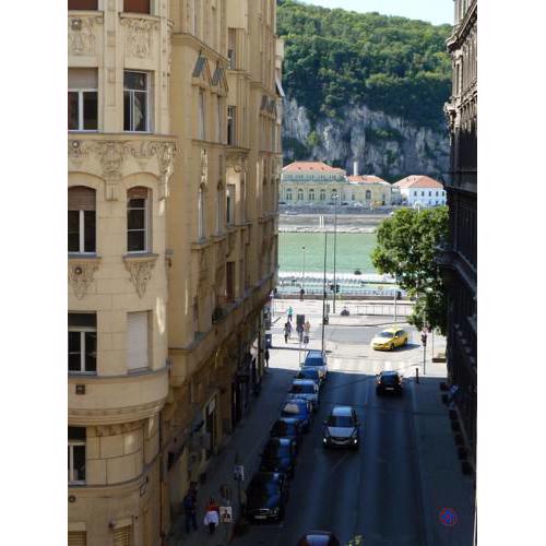 Budapest Central Studio with Danube View