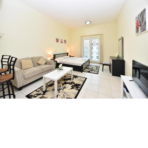 Budget Studio with Garden Views near Metro - KEN
