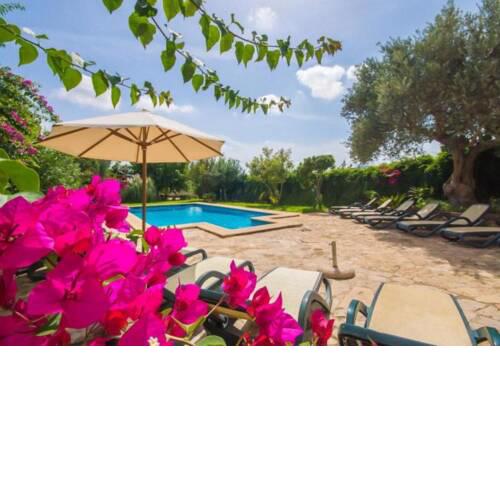 Buger Holiday Home Sleeps 12 with Pool Air Con and WiFi